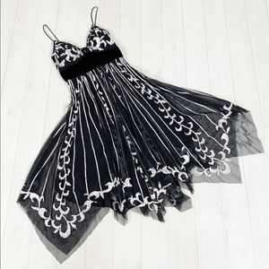 Mac Duggal black & white sequin dress size 4 NWT